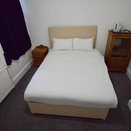 Gatwick Birchwood Lodge With Holiday Parking Horley Buitenkant foto