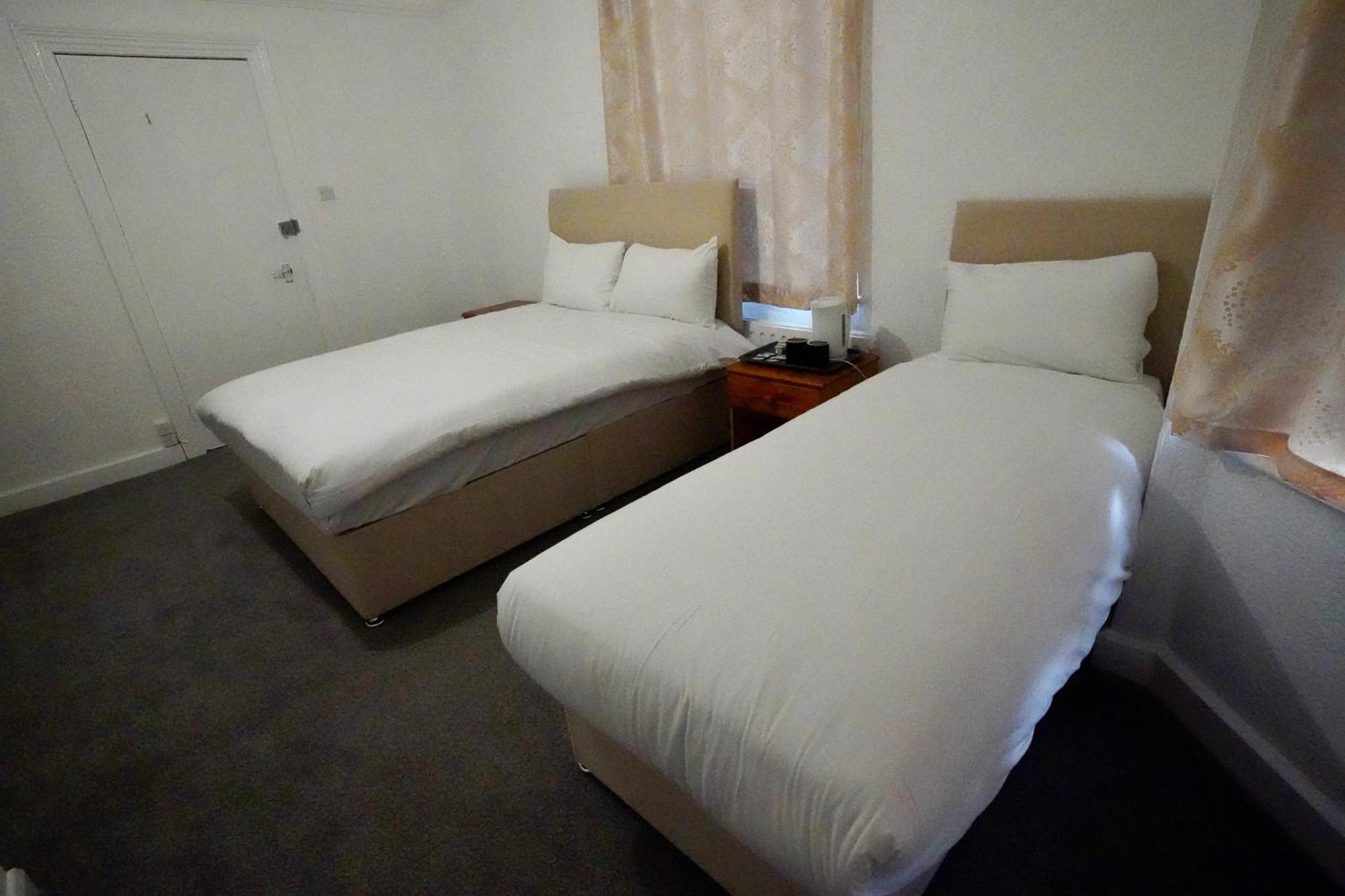 Gatwick Birchwood Lodge With Holiday Parking Horley Buitenkant foto