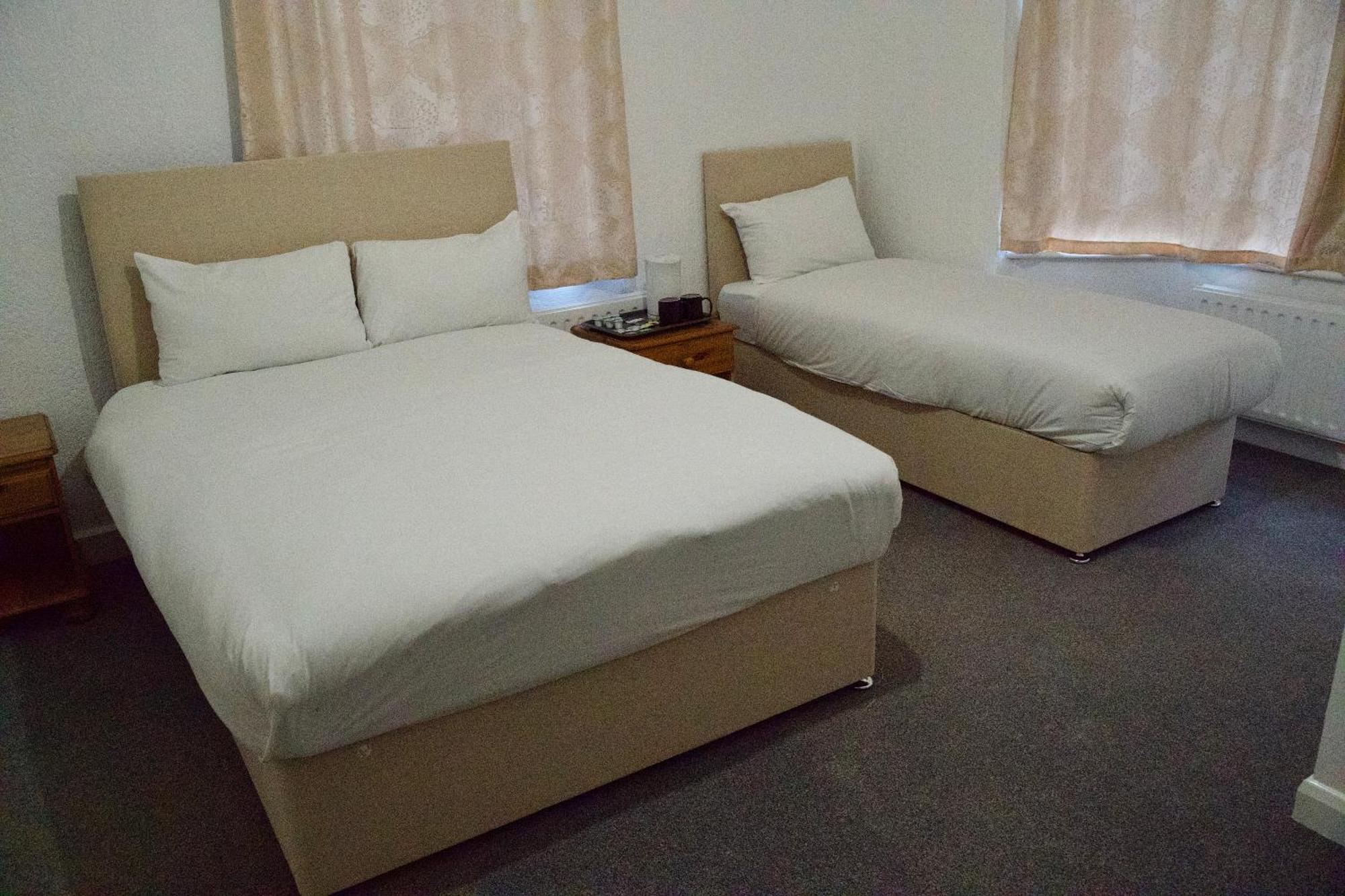 Gatwick Birchwood Lodge With Holiday Parking Horley Buitenkant foto