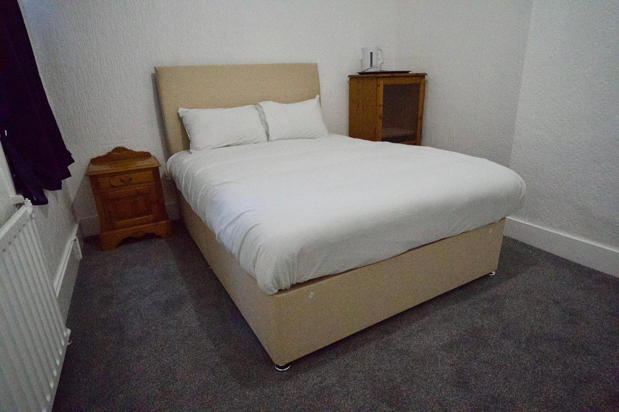 Gatwick Birchwood Lodge With Holiday Parking Horley Buitenkant foto