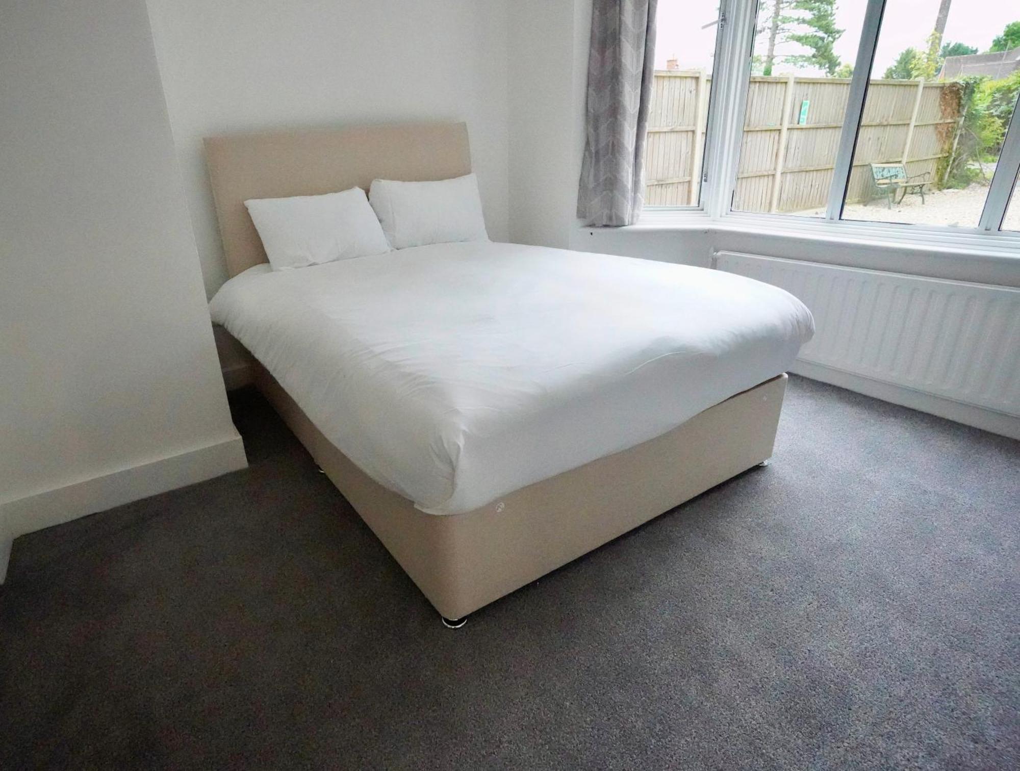 Gatwick Birchwood Lodge With Holiday Parking Horley Buitenkant foto