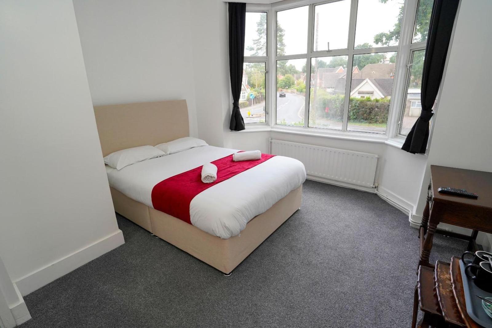 Gatwick Birchwood Lodge With Holiday Parking Horley Buitenkant foto