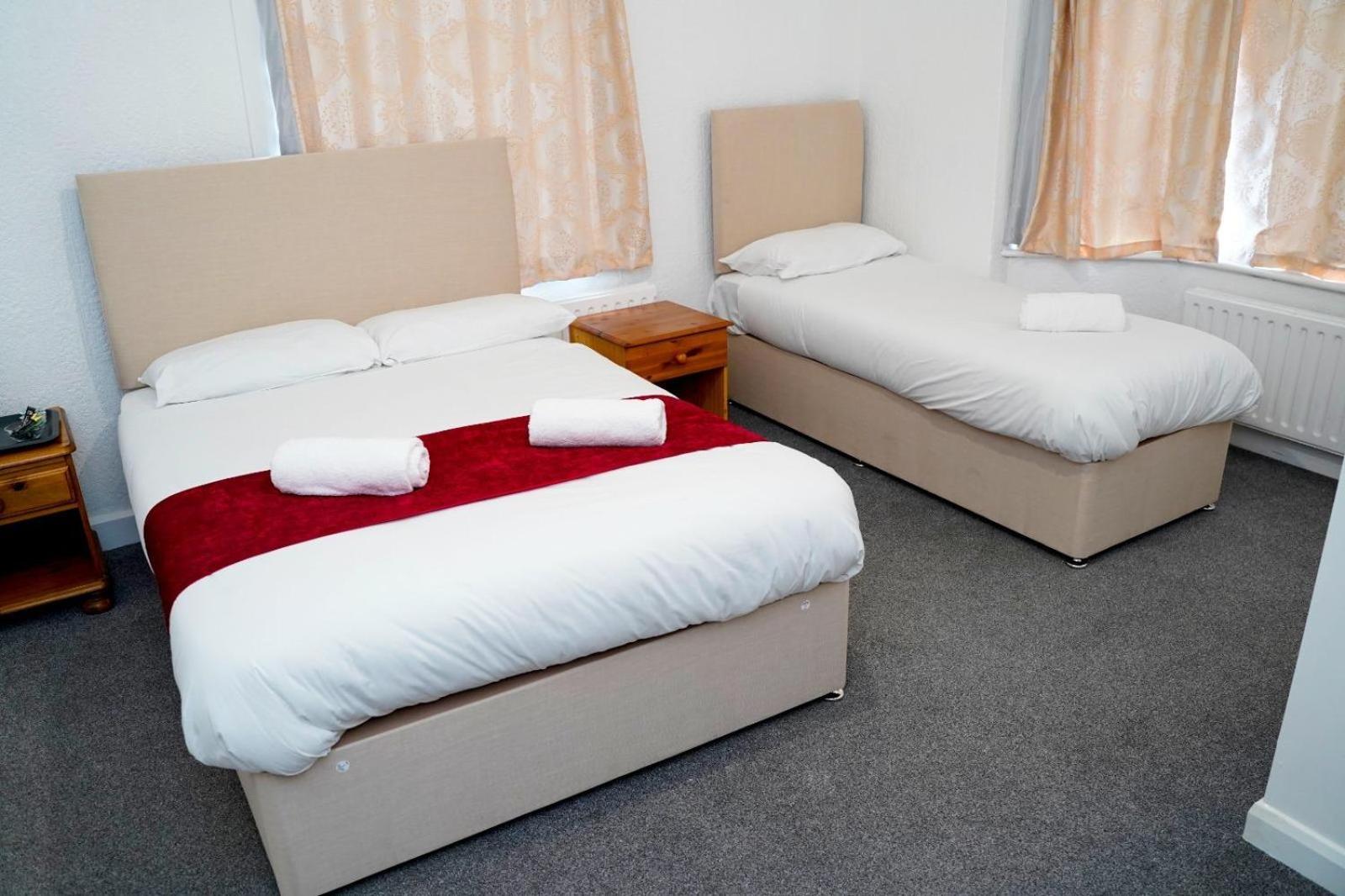Gatwick Birchwood Lodge With Holiday Parking Horley Buitenkant foto