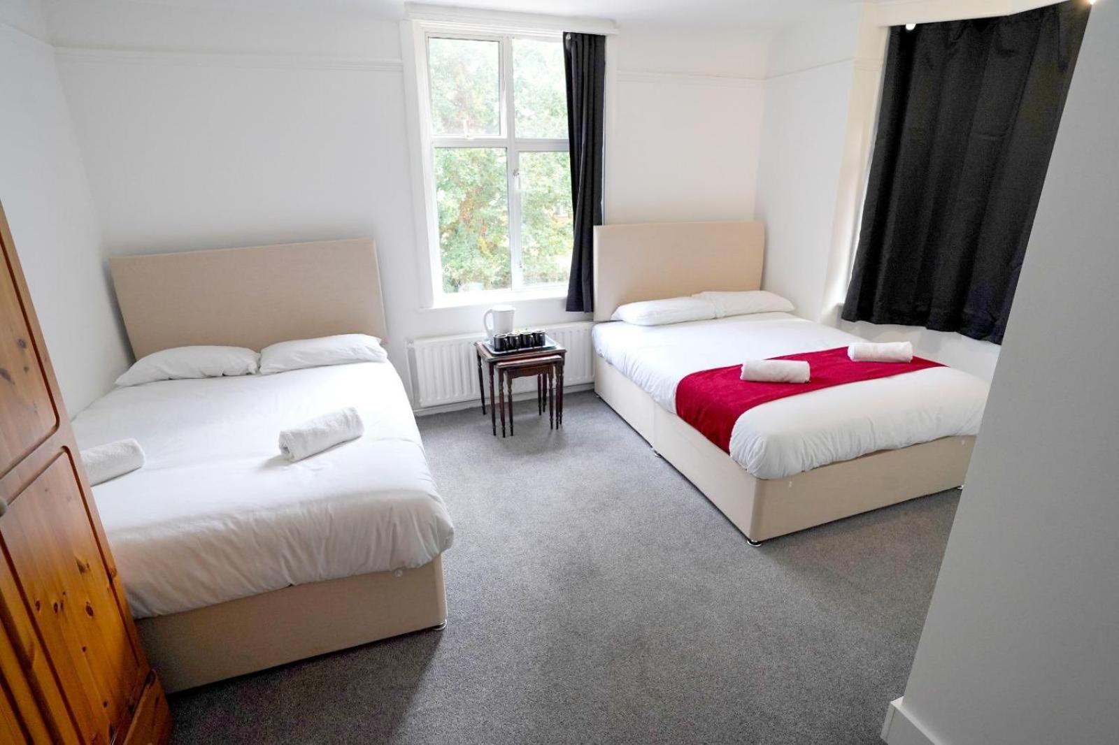Gatwick Birchwood Lodge With Holiday Parking Horley Buitenkant foto