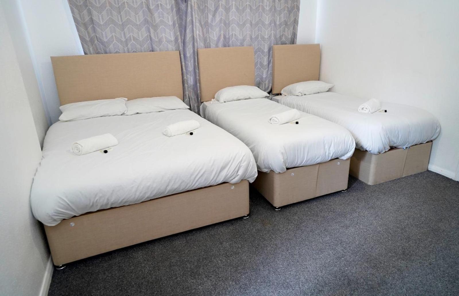 Gatwick Birchwood Lodge With Holiday Parking Horley Buitenkant foto